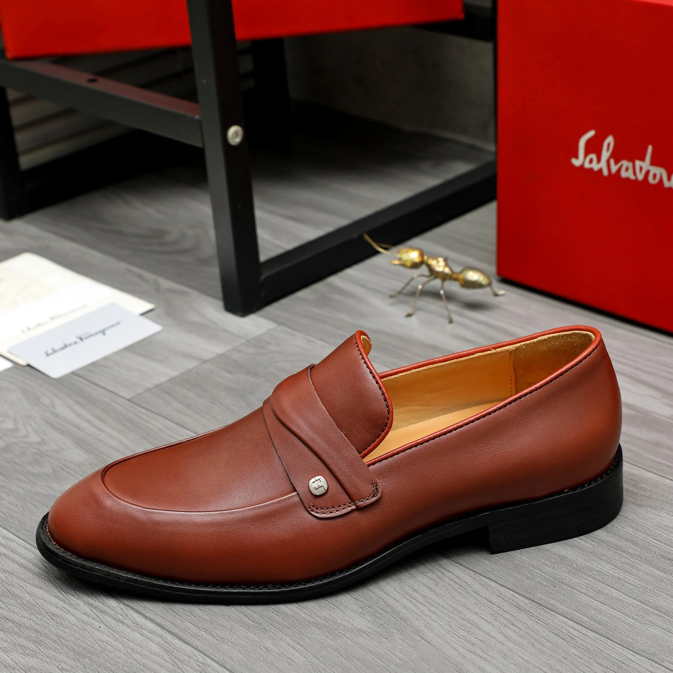 Men's men's shoes💰460 Product trademark: Ferragamo "Ferragamo" business slip-on leather shoes Regular size: 39-44 Product materials: Selected high-quality cowhide upper, cowhide lining, original outsole